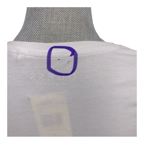 GUESS Women's Vintage Magazine Organic Cotton Short-Sleeve
Tee Size S - Picture 11 of 14